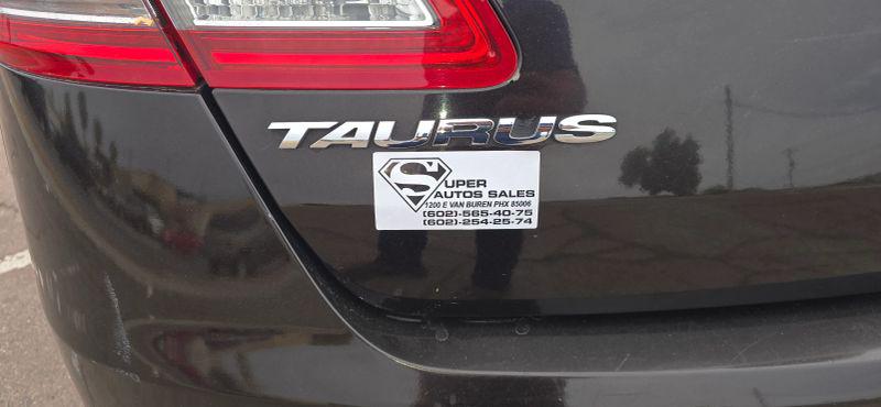 2014 Ford Taurus SE