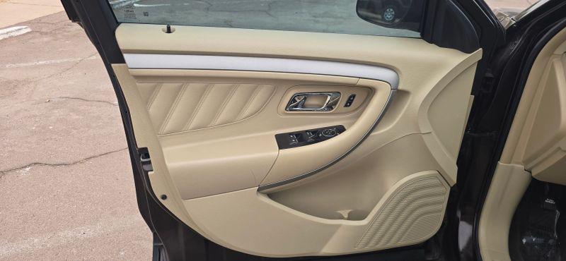 2014 Ford Taurus SE