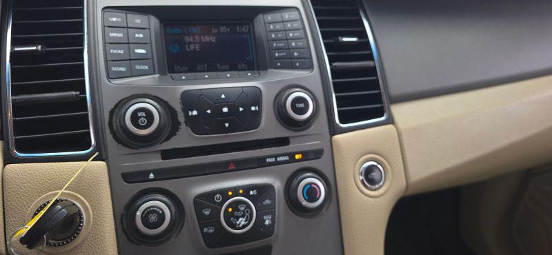 2014 Ford Taurus SE