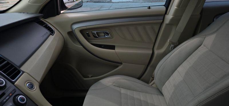 2014 Ford Taurus SE