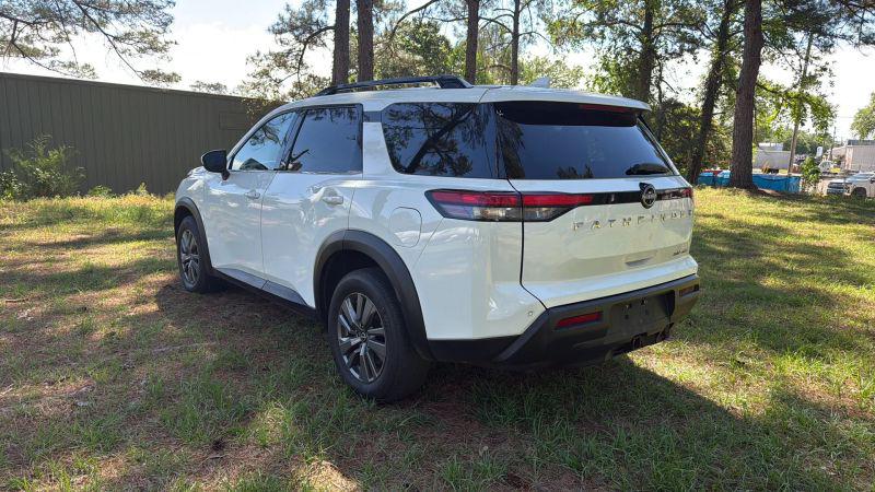 2022 Nissan Pathfinder SV 4WD