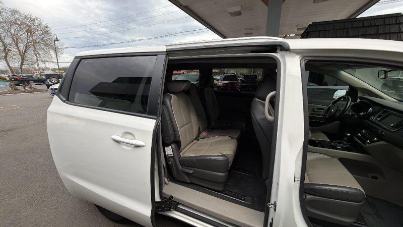 2017 Kia Sedona LX