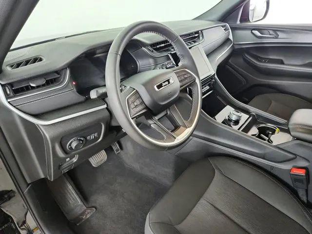 2024 Jeep Grand Cherokee L Laredo 4x2