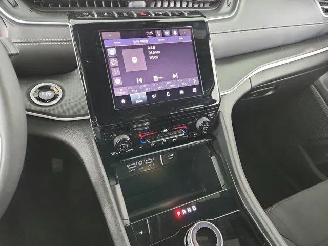 2024 Jeep Grand Cherokee L Laredo 4x2