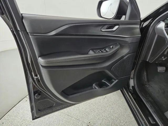 2024 Jeep Grand Cherokee L Laredo 4x2