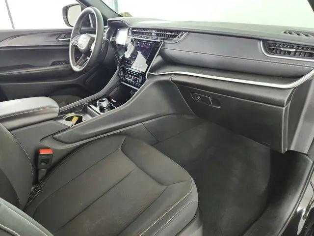 2024 Jeep Grand Cherokee L Laredo 4x2