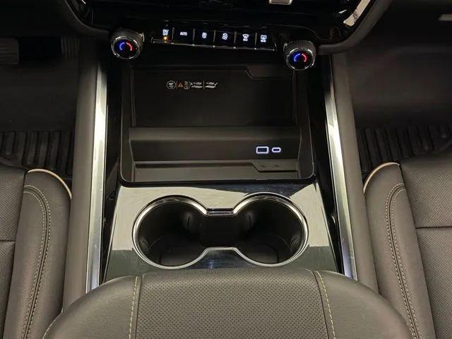 2025 Chevrolet Suburban 2WD Premier