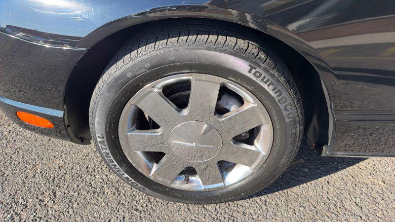2002 Ford Thunderbird Base