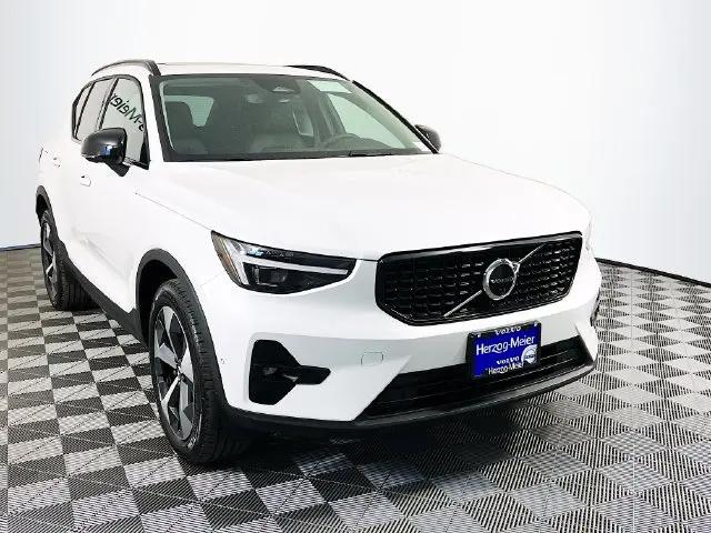 2026 Volvo XC40 Plus, B5 AWD Gas mild hybrid, Dark for sale in Beaverton, OR