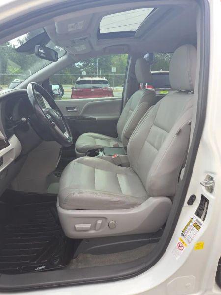 2018 Toyota Sienna XLE 8 Passenger