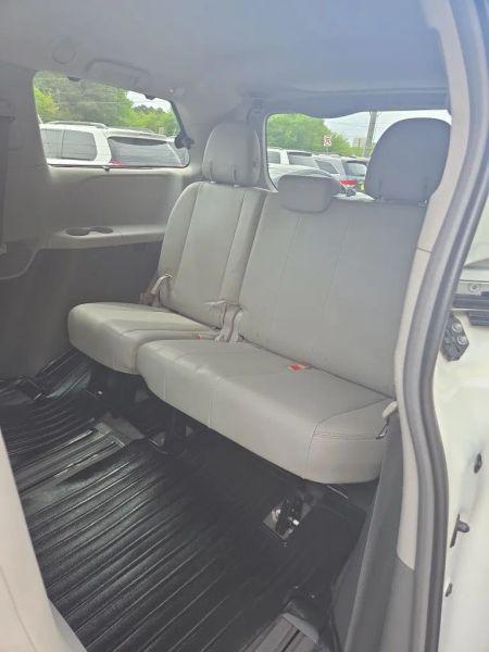 2018 Toyota Sienna XLE 8 Passenger