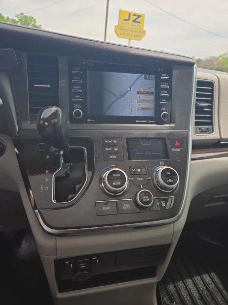 2018 Toyota Sienna XLE 8 Passenger