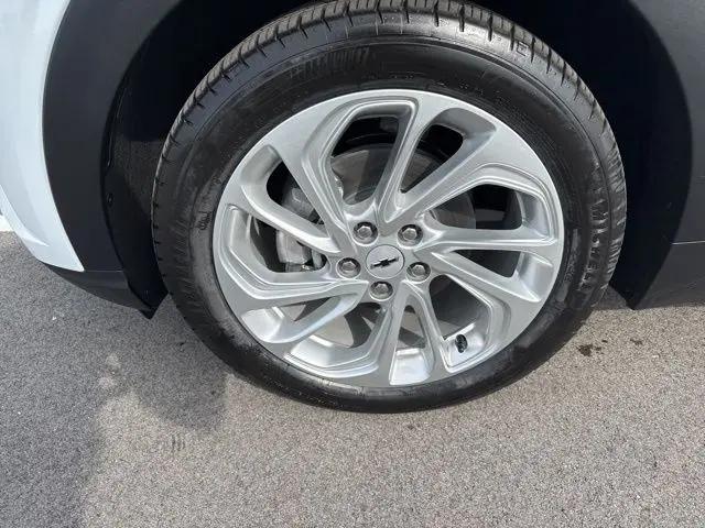 2027 Chevrolet Bolt LT FWD