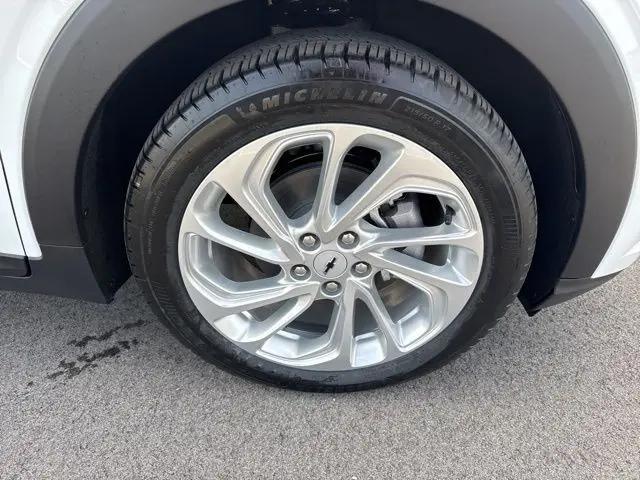 2027 Chevrolet Bolt LT FWD