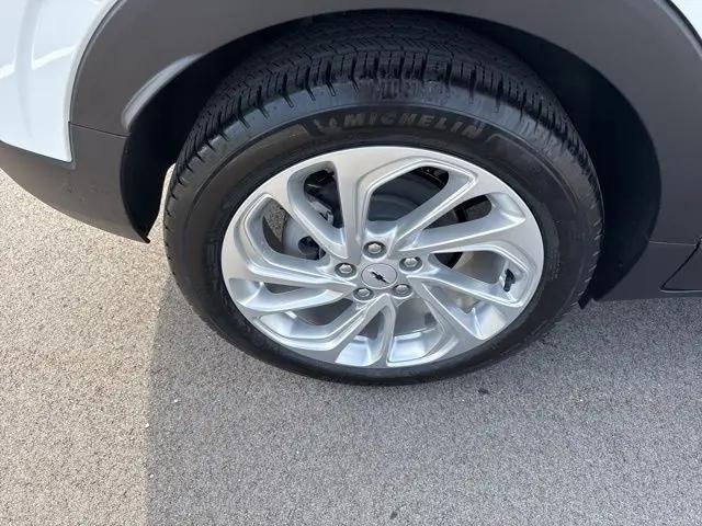 2027 Chevrolet Bolt LT FWD