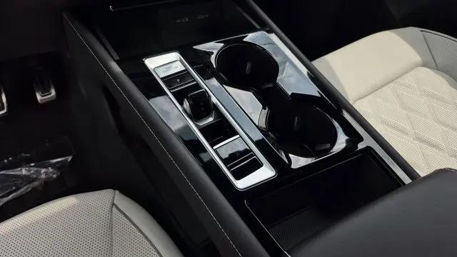 2026 Volkswagen Atlas Cross Sport SEL Premium R-Line