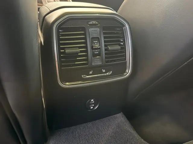 2023 Porsche Macan Macan
