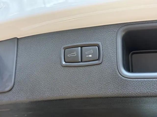 2023 Porsche Macan Macan