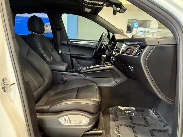 2023 Porsche Macan Macan
