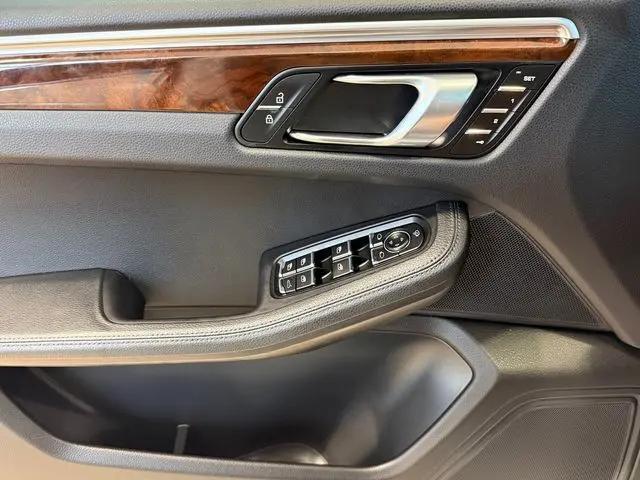 2023 Porsche Macan Macan