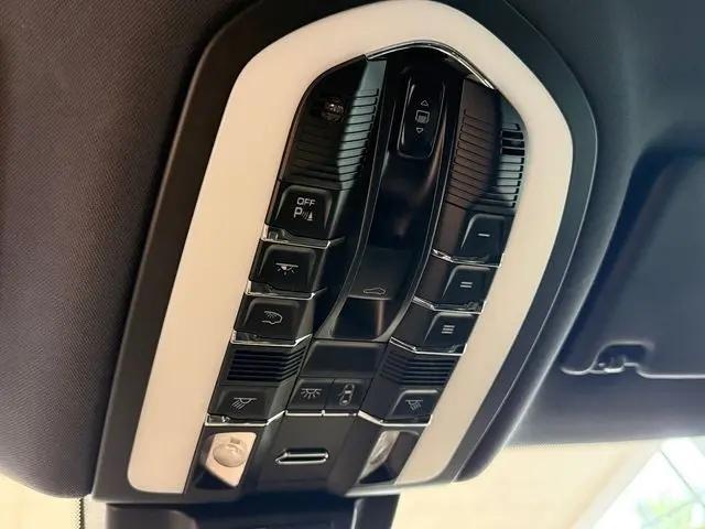 2023 Porsche Macan Macan