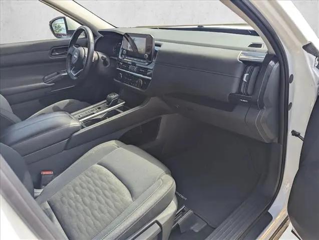 2025 Nissan Pathfinder SV FWD