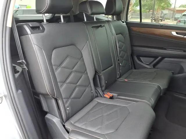 2025 Volkswagen Atlas 2.0T SE w/Technology