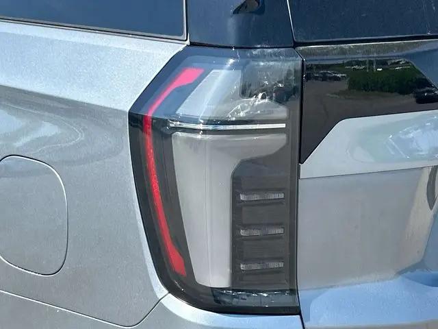 2026 Chevrolet Suburban LT, 4WD