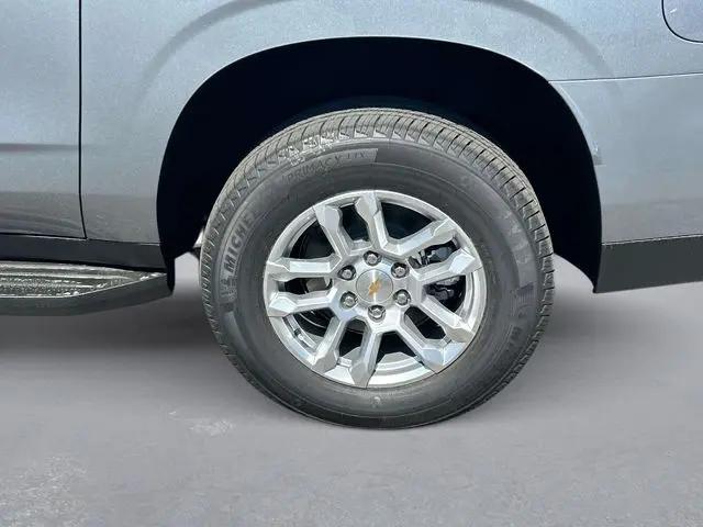 2026 Chevrolet Suburban LT, 4WD