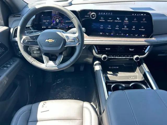 2026 Chevrolet Suburban LT, 4WD