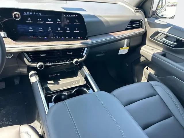 2026 Chevrolet Suburban LT, 4WD