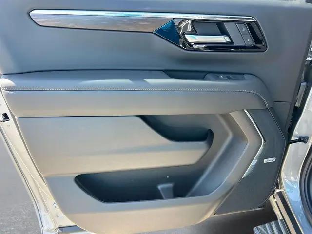 2026 Chevrolet Suburban LT, 4WD