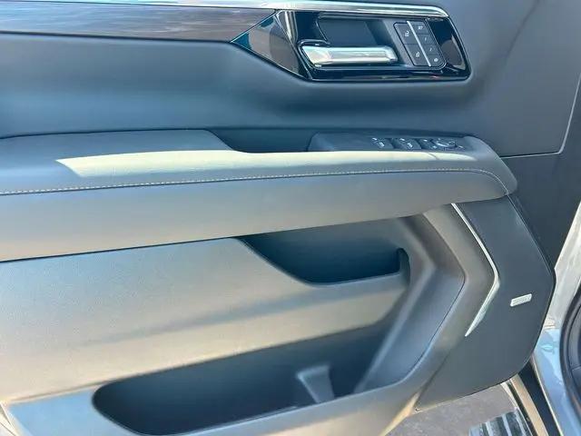 2026 Chevrolet Suburban LT, 4WD