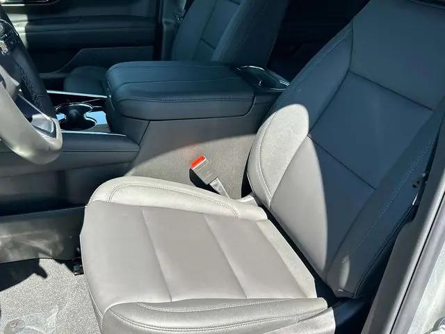 2026 Chevrolet Suburban LT, 4WD