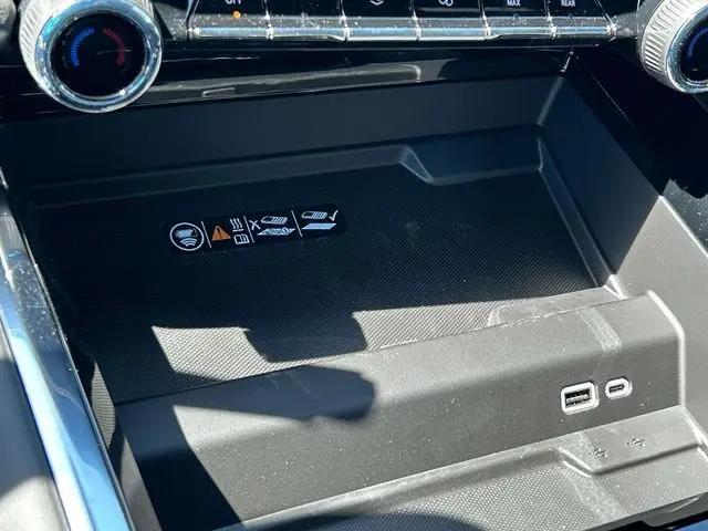 2026 Chevrolet Suburban LT, 4WD