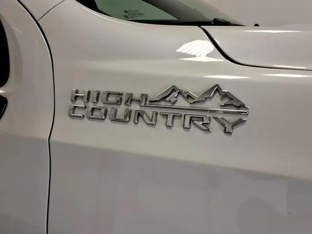 2025 Chevrolet Suburban 4WD High Country