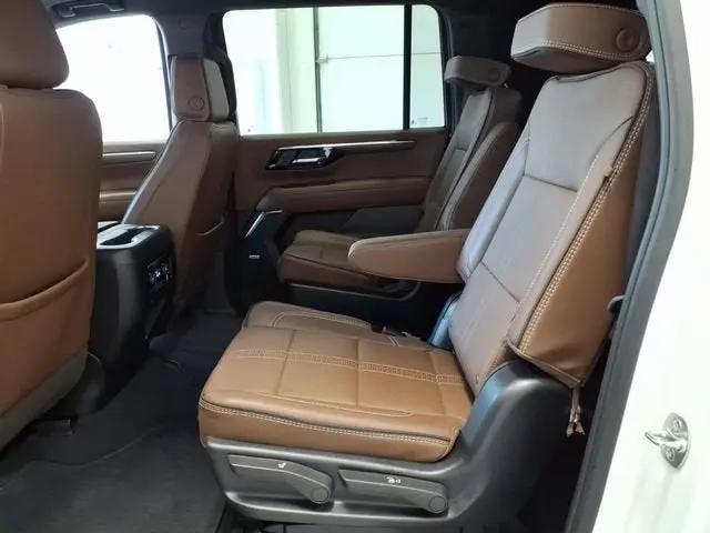 2025 Chevrolet Suburban 4WD High Country