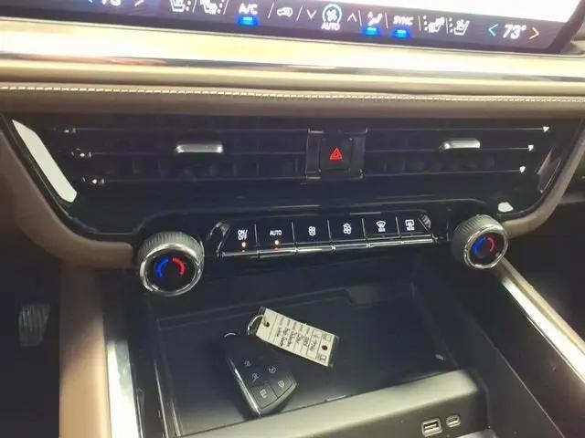 2025 Chevrolet Suburban 4WD High Country