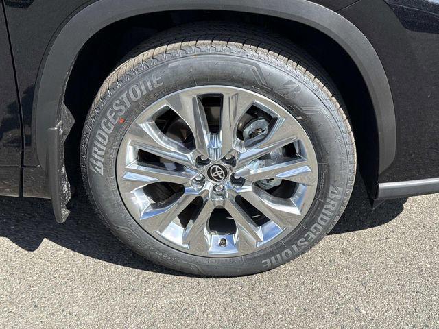 2026 Toyota Highlander Limited - Photo 7