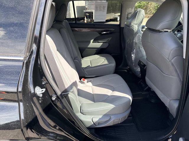2026 Toyota Highlander Limited - Photo 11