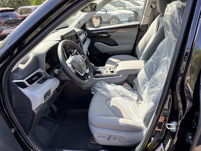 2026 Toyota Highlander Limited - Photo 14