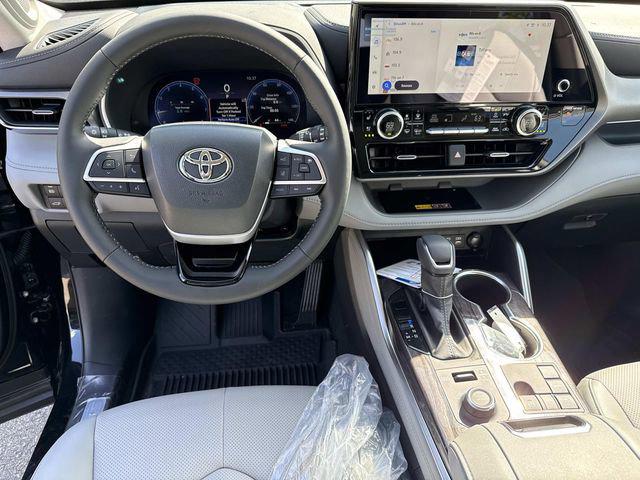 2026 Toyota Highlander Limited - Photo 18