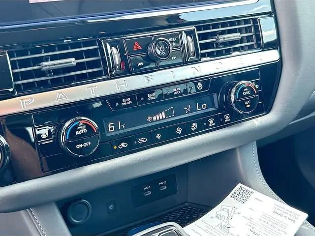 2026 Nissan Pathfinder SL