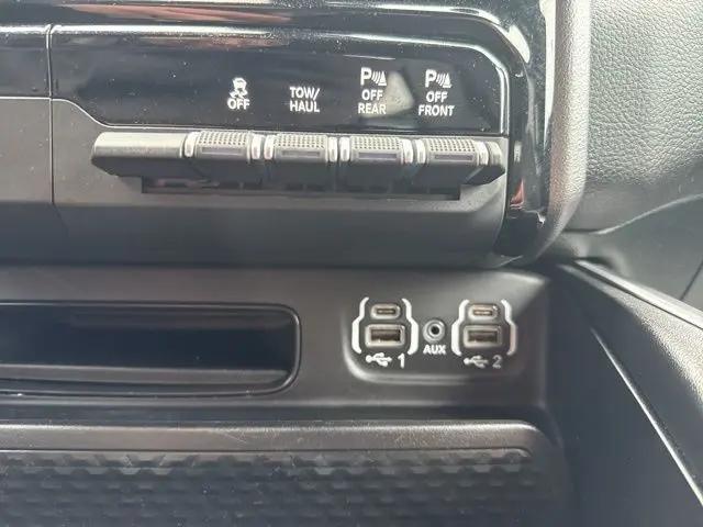 2023 Ram 1500 Big Horn Crew Cab 4x4 5'7" Box