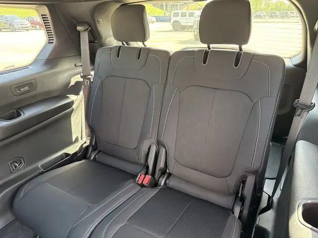 2026 Jeep Grand Cherokee L Altitude 4x4