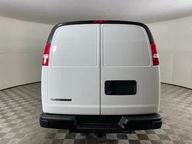 2026 Chevrolet Express Cargo Van 2500 Regular Wheelbase, WT, RWD