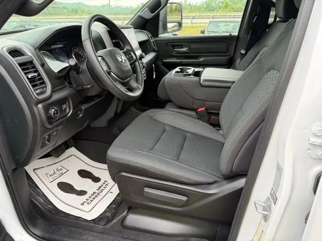 2026 Ram 1500 Warlock Crew Cab 4x4 5'7" Box