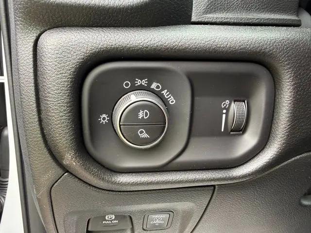 2026 Ram 1500 Warlock Crew Cab 4x4 5'7" Box
