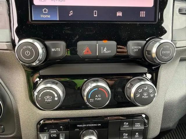 2026 Ram 1500 Warlock Crew Cab 4x4 5'7" Box