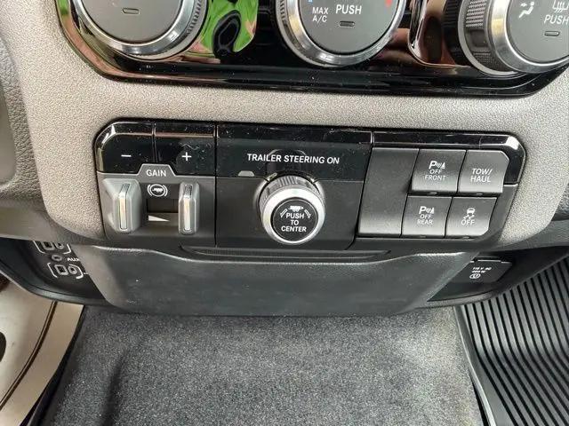 2026 Ram 1500 Warlock Crew Cab 4x4 5'7" Box